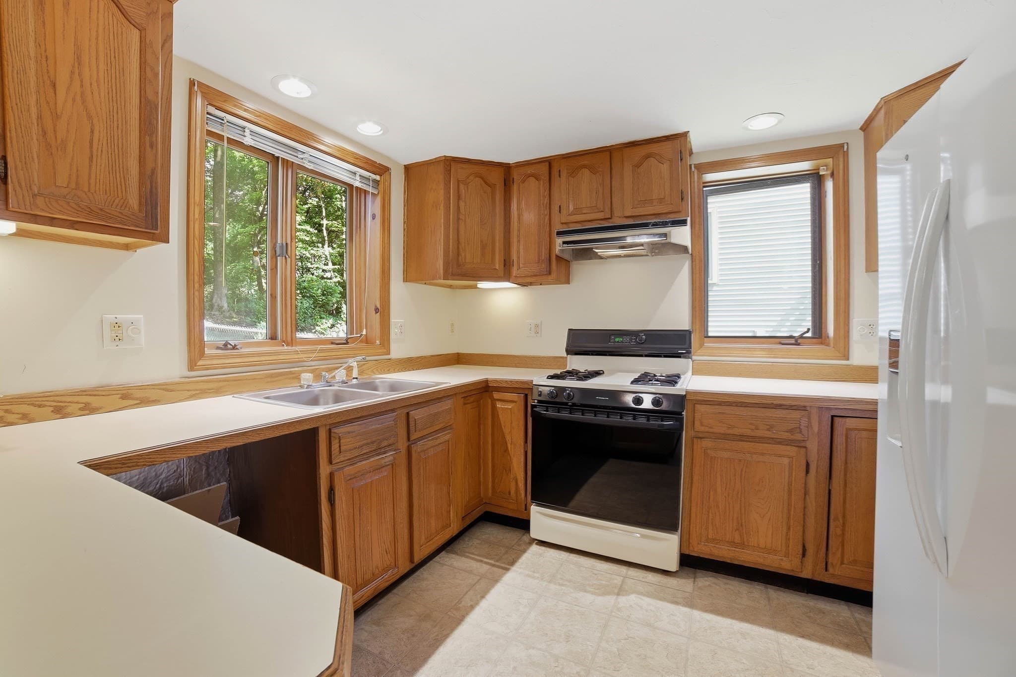 2 Family - 2 Units Up/Down at 102 Sycamore Street, Millbury MA 01527, Millbury, photo 18 of 32