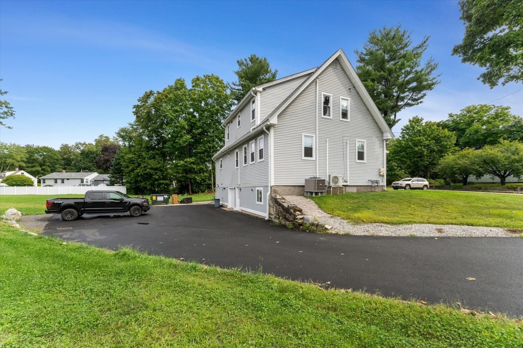 Multi Family at 2 Snowling Rd, Uxbridge MA 01569, photo 4 of 38