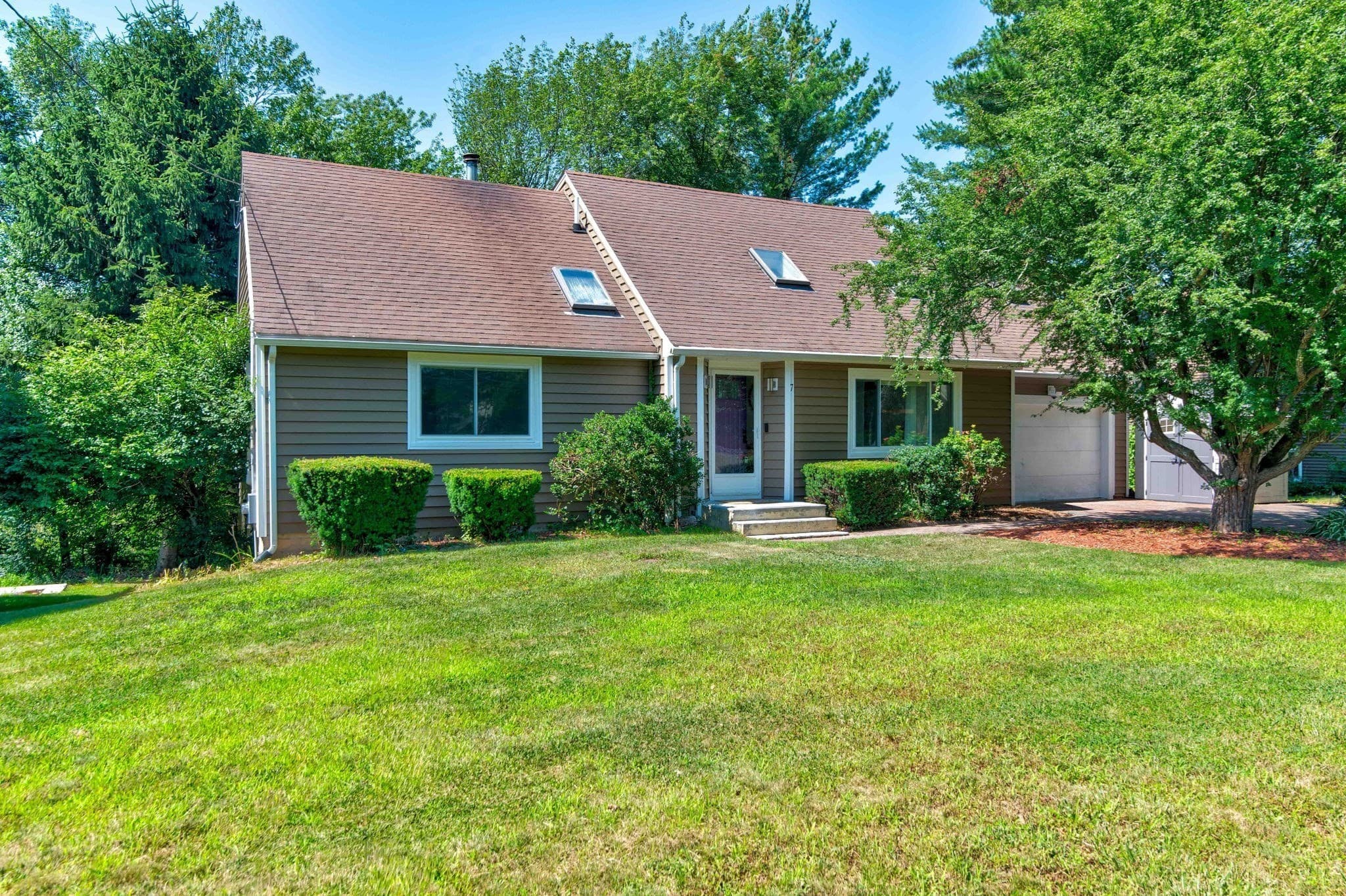 Single Family Residence at 7 Oxyoke Dr, Methuen MA 01844, Methuen, photo 2 of 37