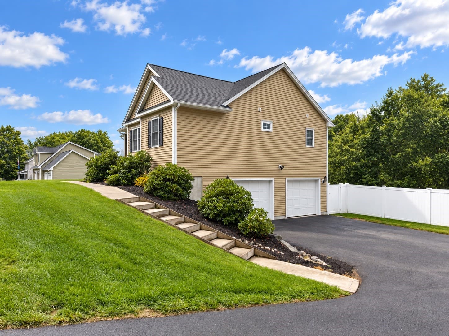 Single Family Residence at 152 Sargent St, Belchertown MA 01007, Belchertown, photo 4 of 42