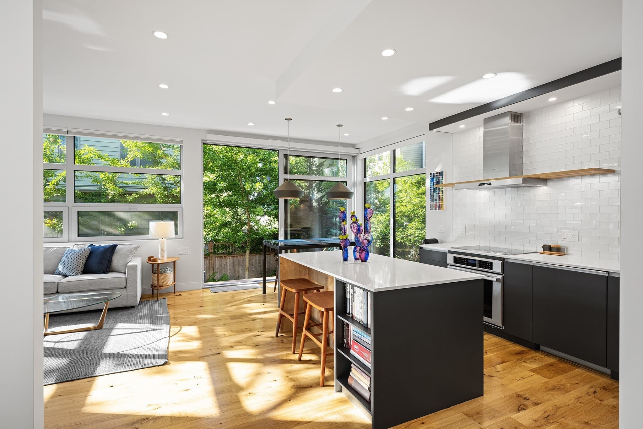 Condominium at 137 Walden St # 137, Cambridge MA 02140, Cambridge, photo 2 of 42