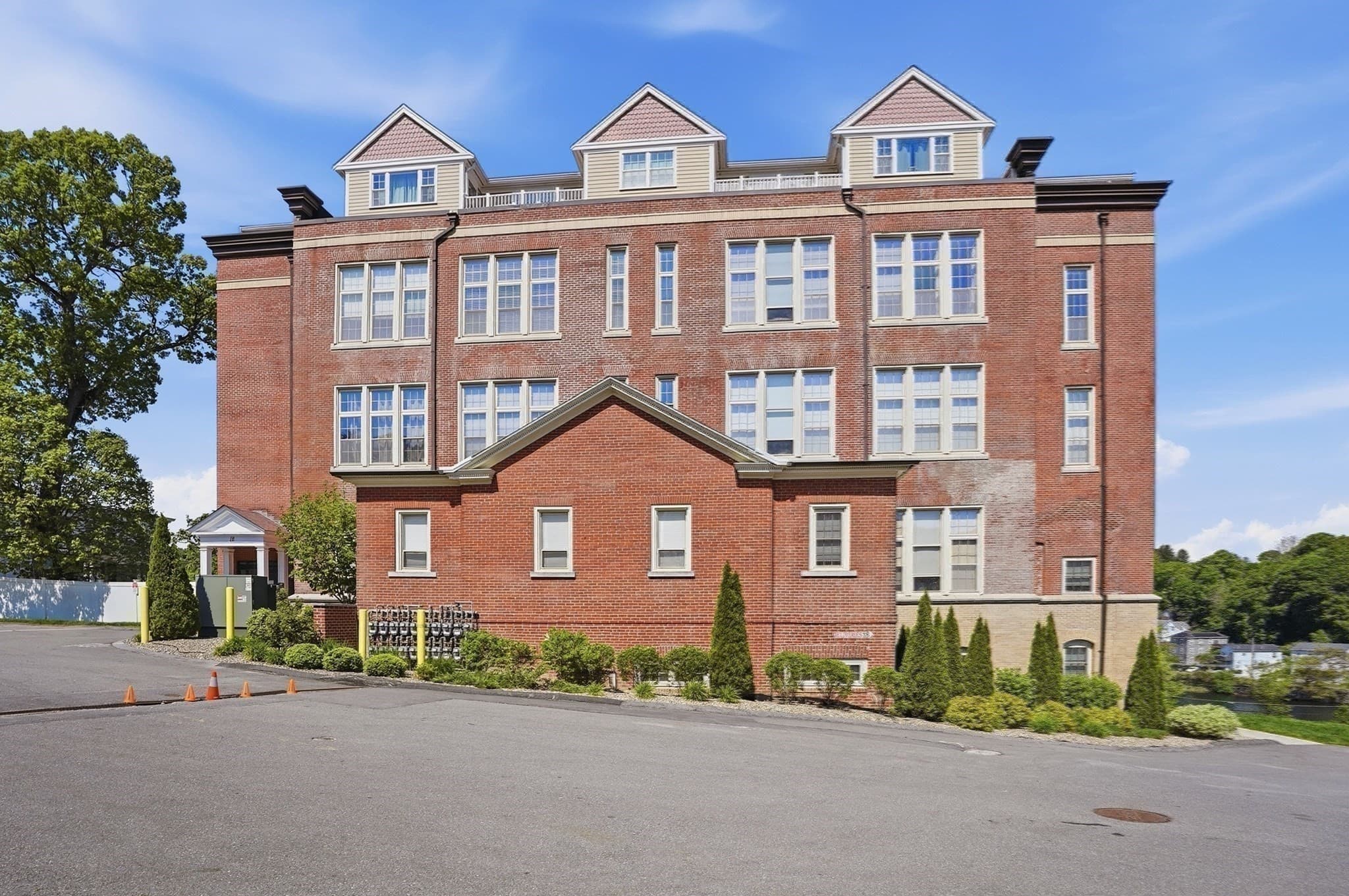 Condominium at 18 Eagle Nest # 332, Clinton MA 01510, Clinton, photo 16 of 30