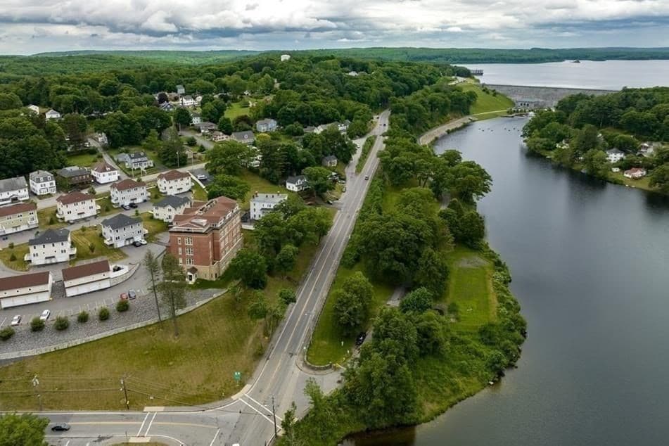 Condominium at 18 Eagle Nest # 332, Clinton MA 01510, Clinton, photo 12 of 30