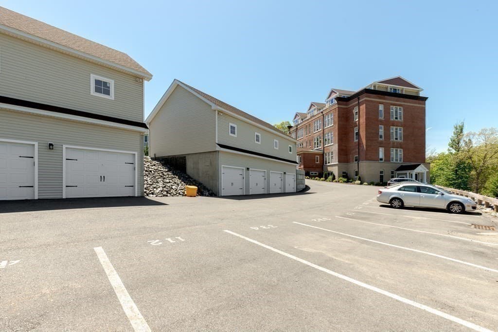 Condominium at 18 Eagle Nest # 332, Clinton MA 01510, Clinton, photo 24 of 30