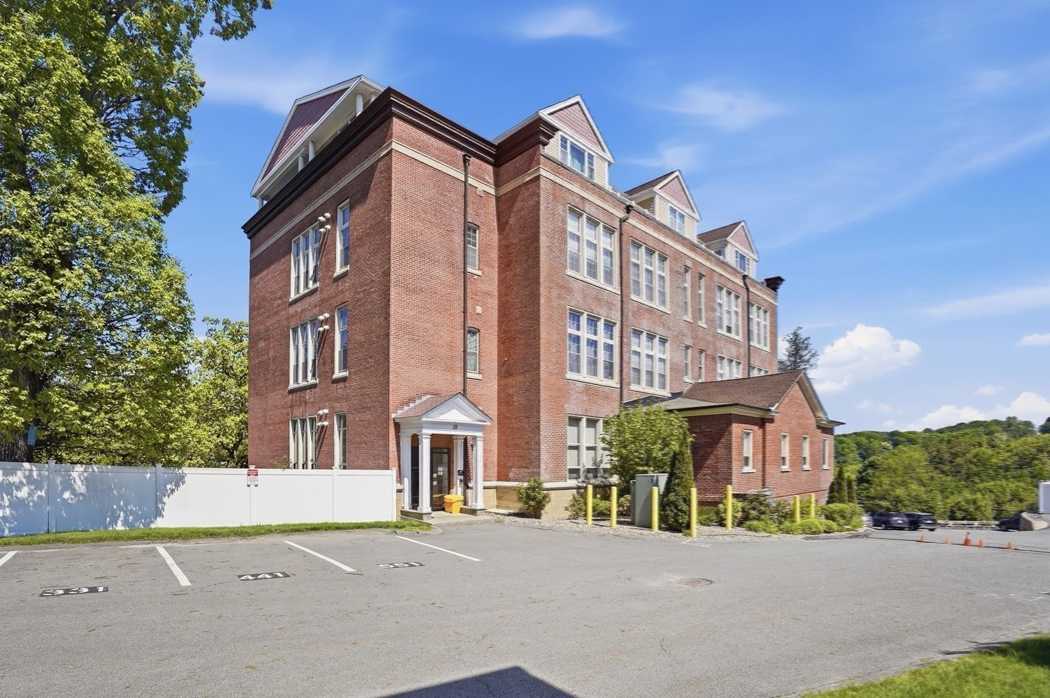 Condominium at 18 Eagle Nest # 332, Clinton MA 01510, Clinton, photo 18 of 30