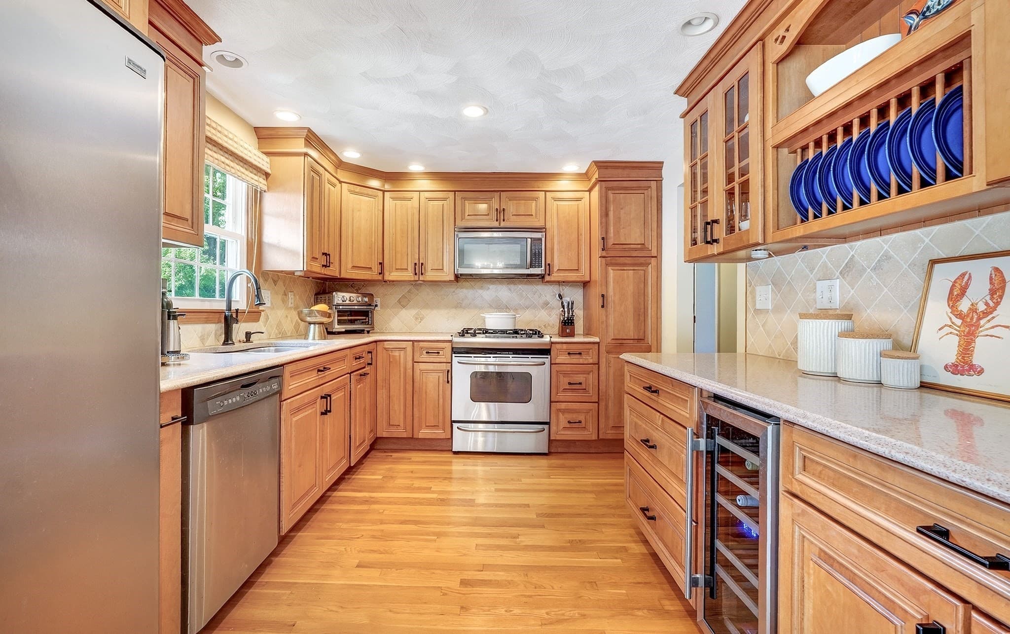 Single Family Residence at 2 Town Line Rd, Burlington MA 01803, Burlington, photo 10 of 34