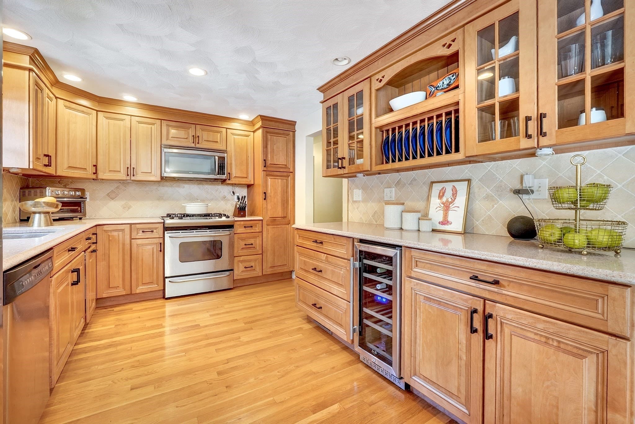 Single Family Residence at 2 Town Line Rd, Burlington MA 01803, Burlington, photo 11 of 34