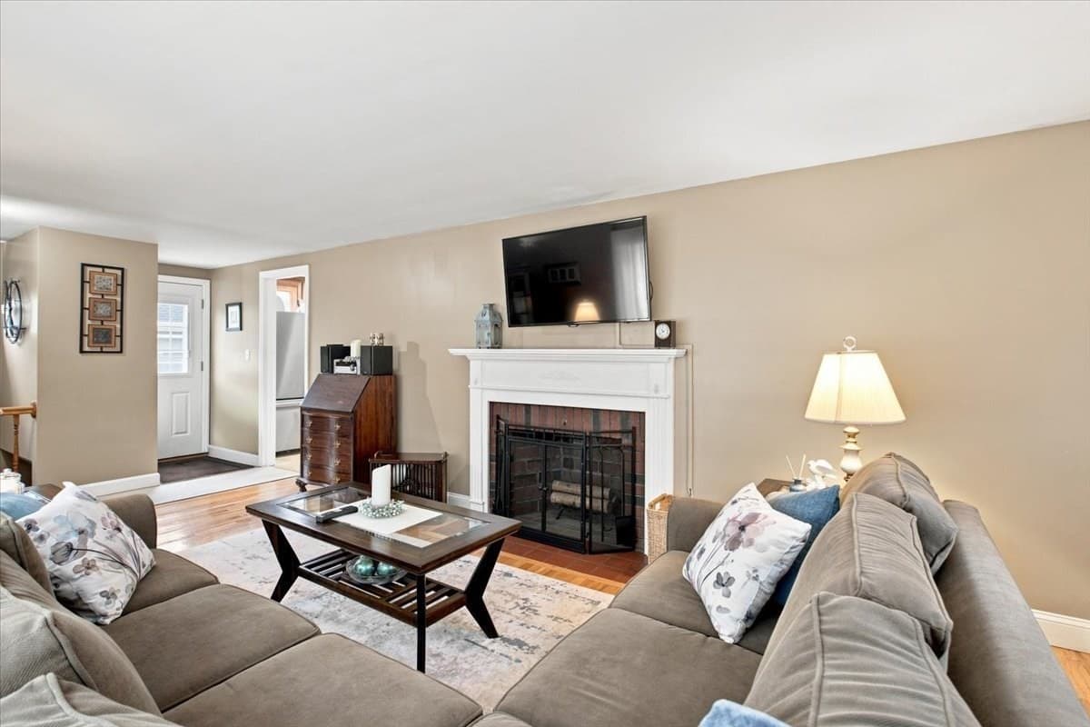 Single Family Residence at 29 Garfield Ave, Beverly MA 01915, Beverly, photo 6 of 35