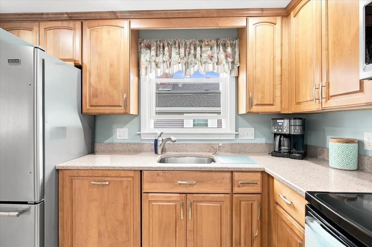 Single Family Residence at 29 Garfield Ave, Beverly MA 01915, Beverly, photo 12 of 35
