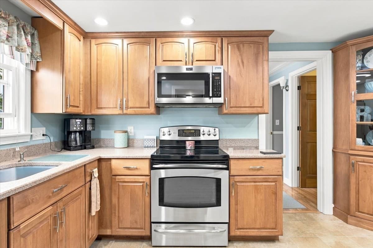Single Family Residence at 29 Garfield Ave, Beverly MA 01915, Beverly, photo 10 of 35