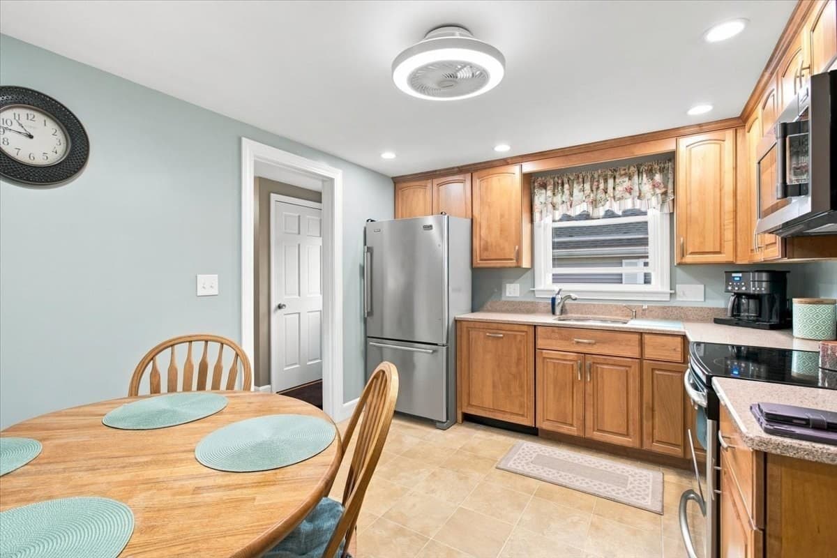 Single Family Residence at 29 Garfield Ave, Beverly MA 01915, Beverly, photo 11 of 35