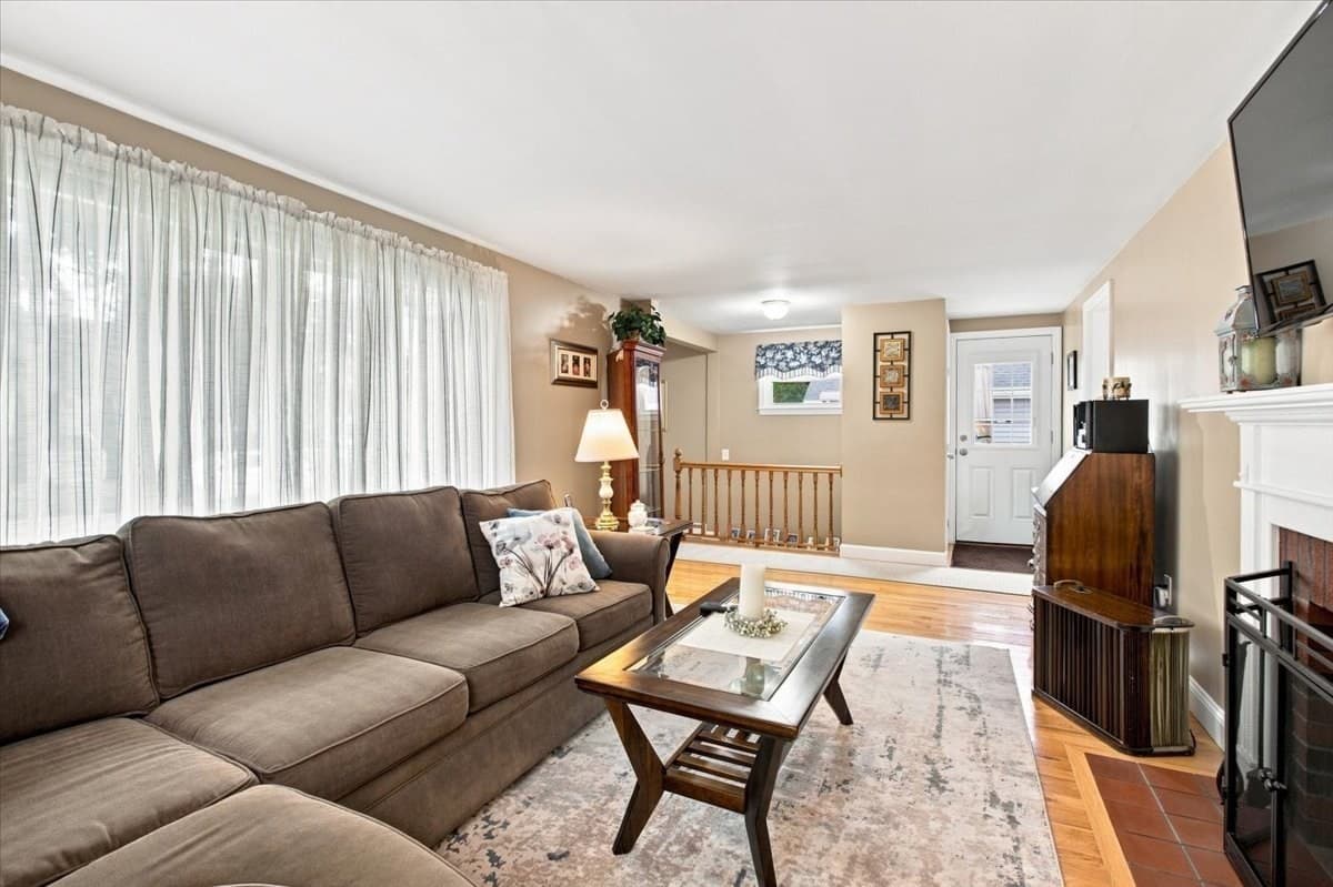 Single Family Residence at 29 Garfield Ave, Beverly MA 01915, Beverly, photo 4 of 35