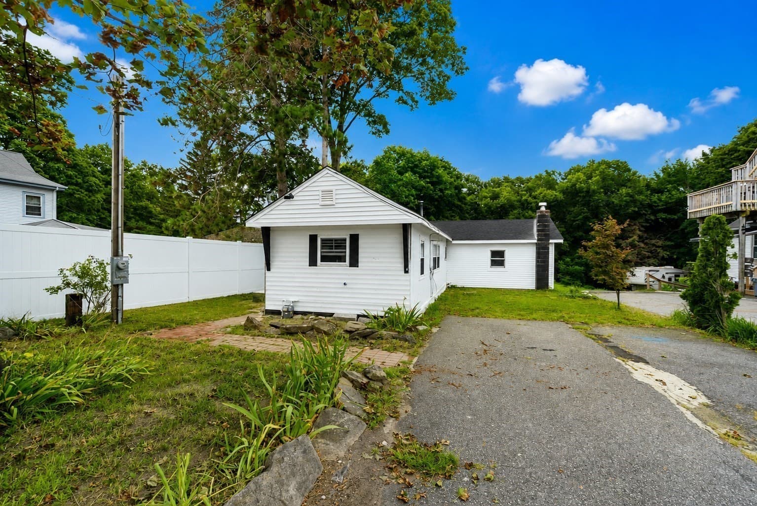 163 Highland St, Clinton MA 01510