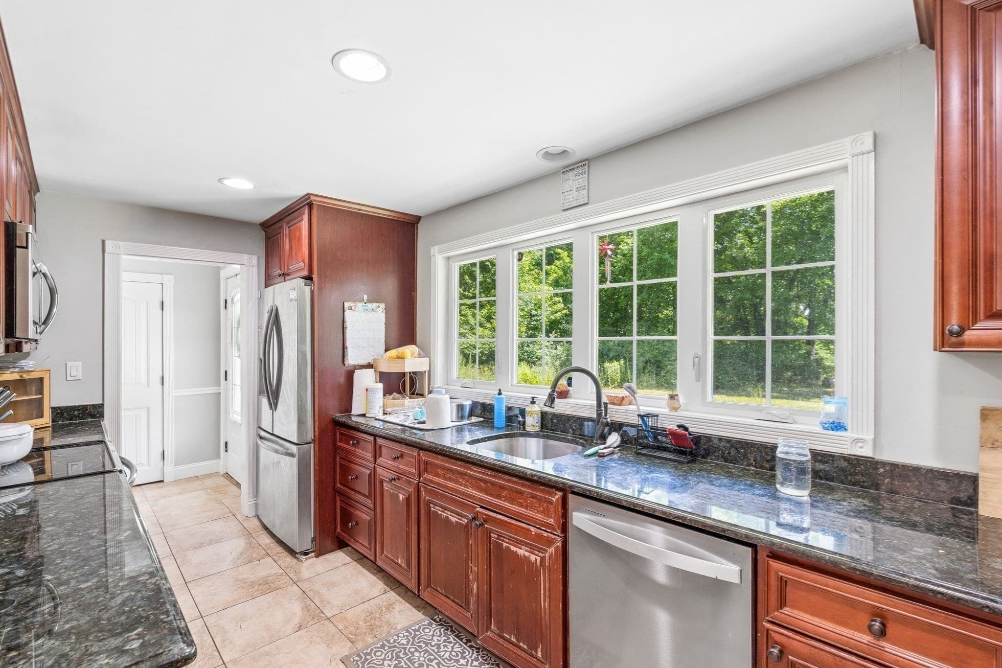 Single Family Residence at 811 Chase Rd, Lunenburg MA 01462, Lunenburg, photo 4 of 23