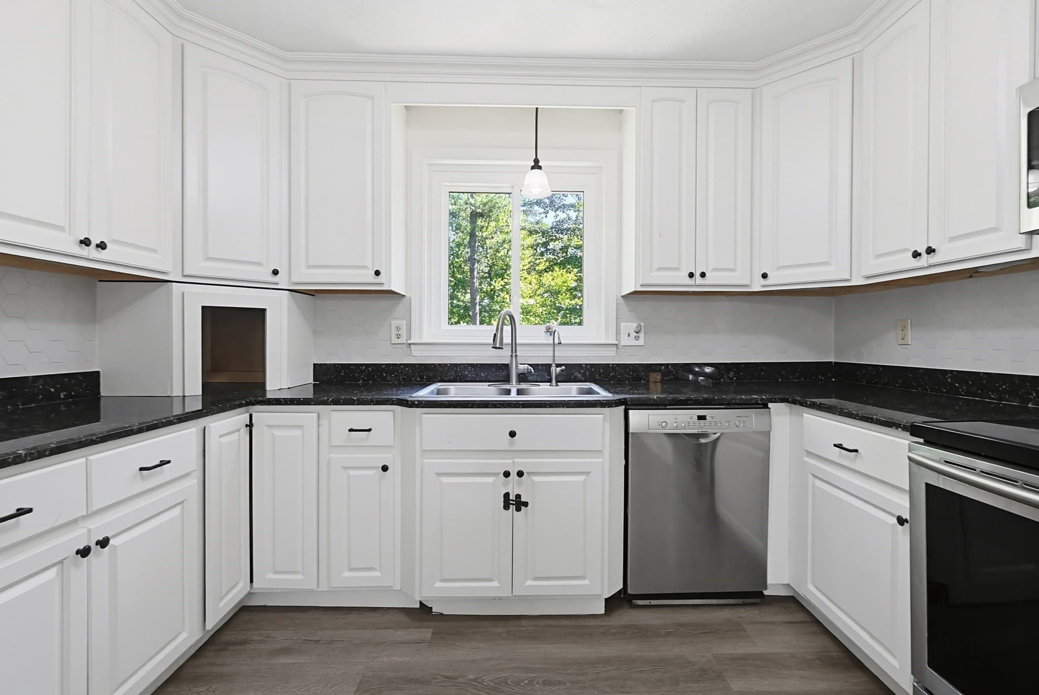 Single Family Residence at 14 Terra Ln, Hudson NH 03051, Hudson, photo 8 of 42