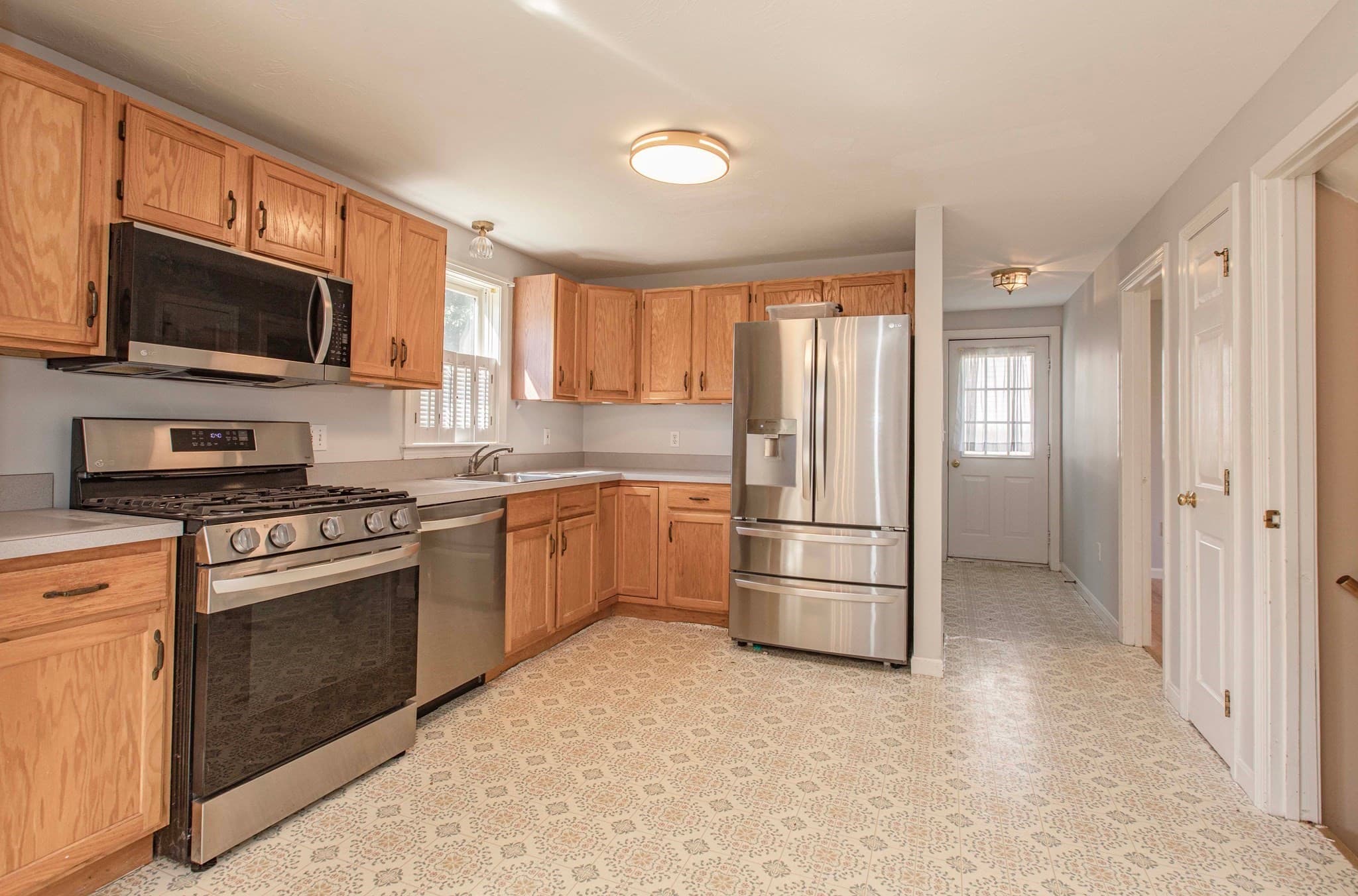 Single Family Residence at 36 Redwood Circle, Pembroke MA 02359, Pembroke, photo 5 of 36