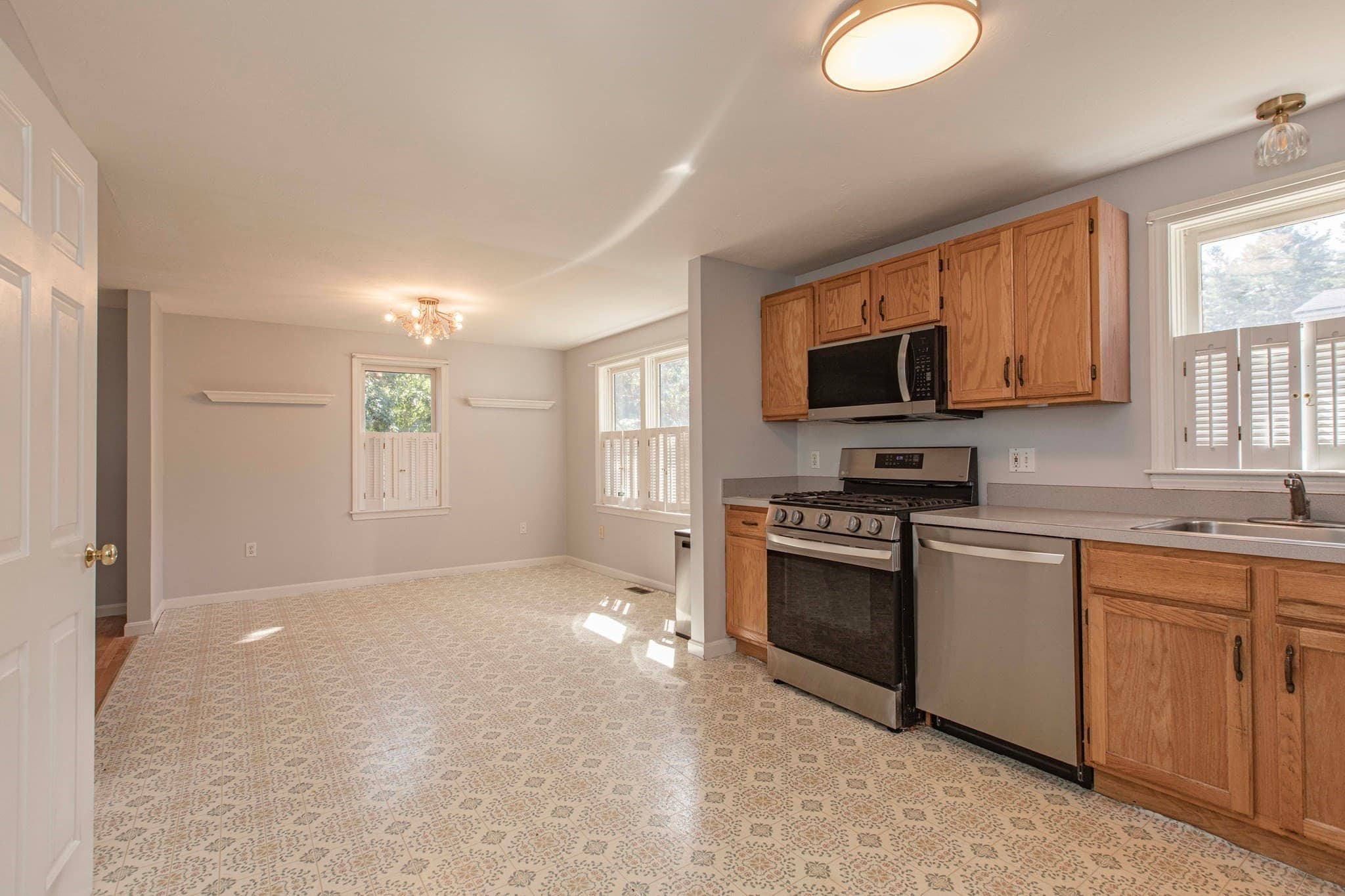 Single Family Residence at 36 Redwood Circle, Pembroke MA 02359, Pembroke, photo 8 of 36