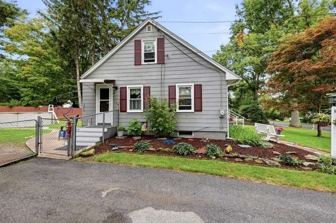 Single Family Residence at 386 Parker St, East Longmeadow MA 01028, East Longmeadow, photo 5 of 36
