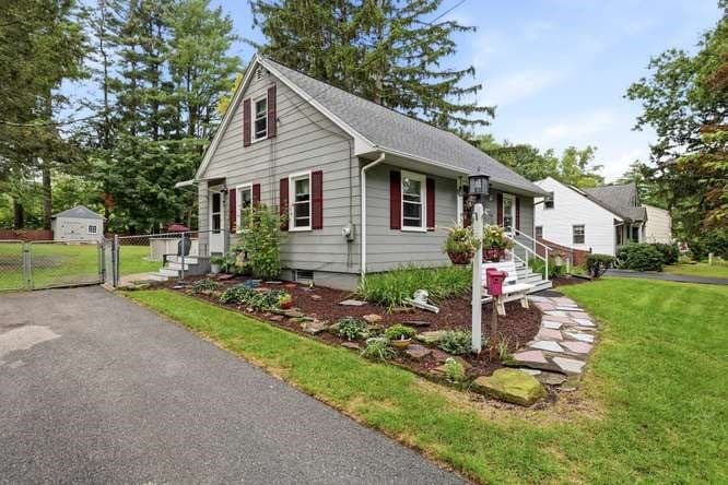 Single Family Residence at 386 Parker St, East Longmeadow MA 01028, East Longmeadow, photo 4 of 36