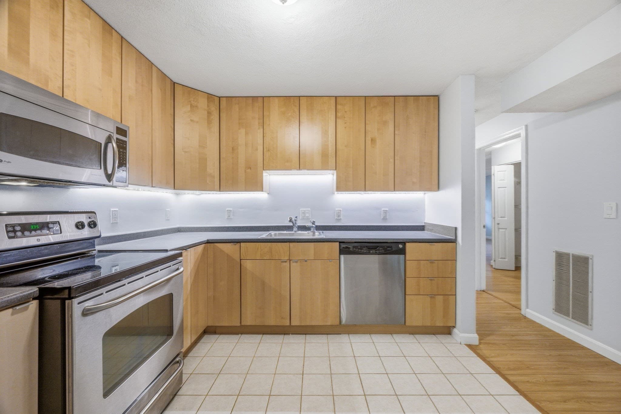 Condominium at 18 Freedom Hollow # 18, Salem MA 01970, Salem, photo 22 of 40