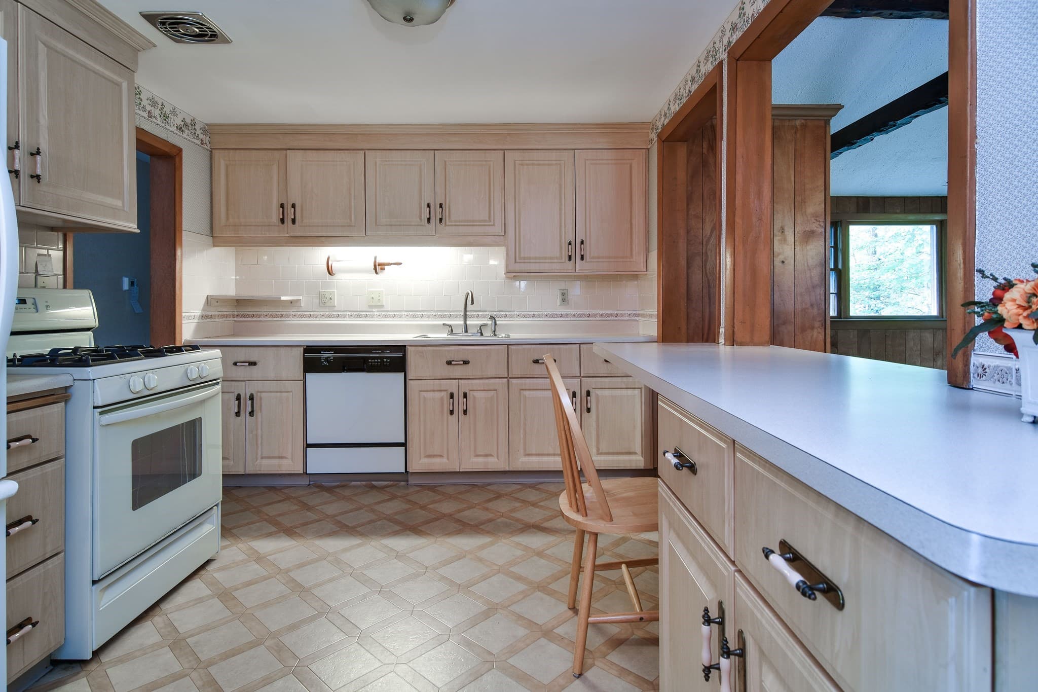 Single Family Residence at 12 Claudette Circle, Framingham MA 01701, Framingham, photo 6 of 25