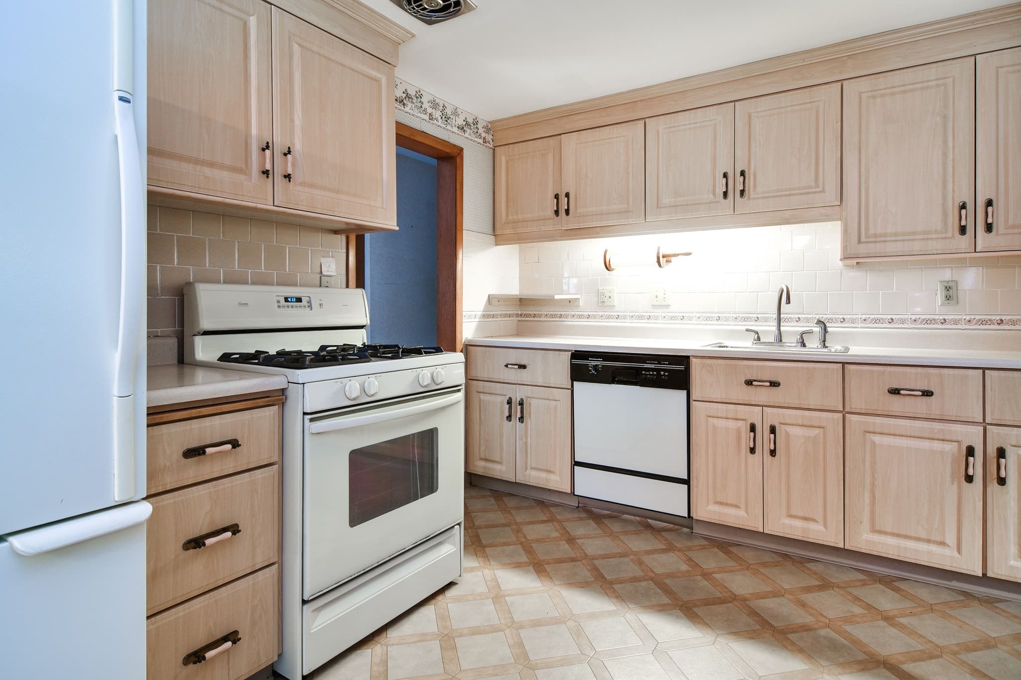 Single Family Residence at 12 Claudette Circle, Framingham MA 01701, Framingham, photo 7 of 25