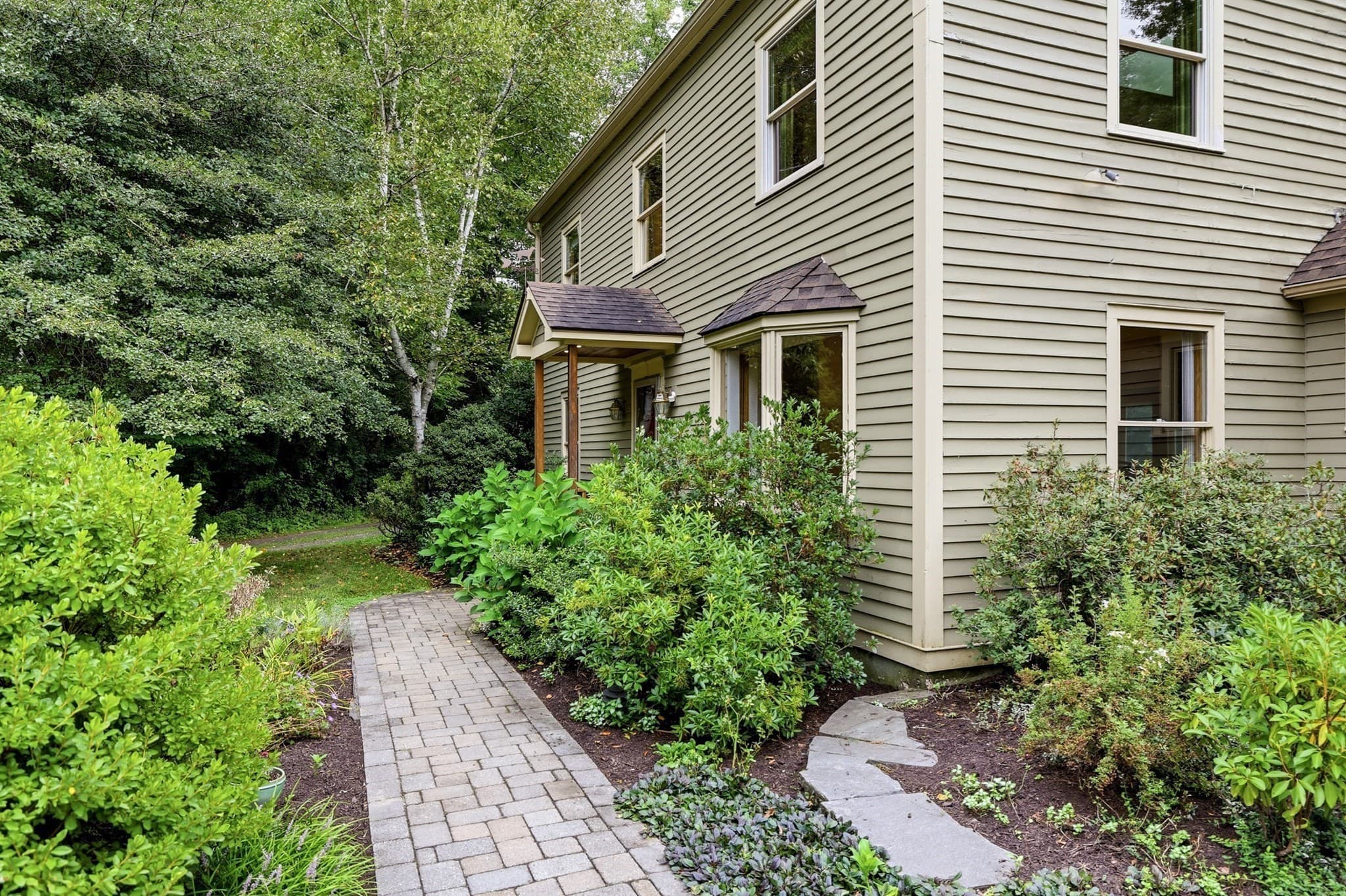 16 Birch Ln, Northampton MA 01062