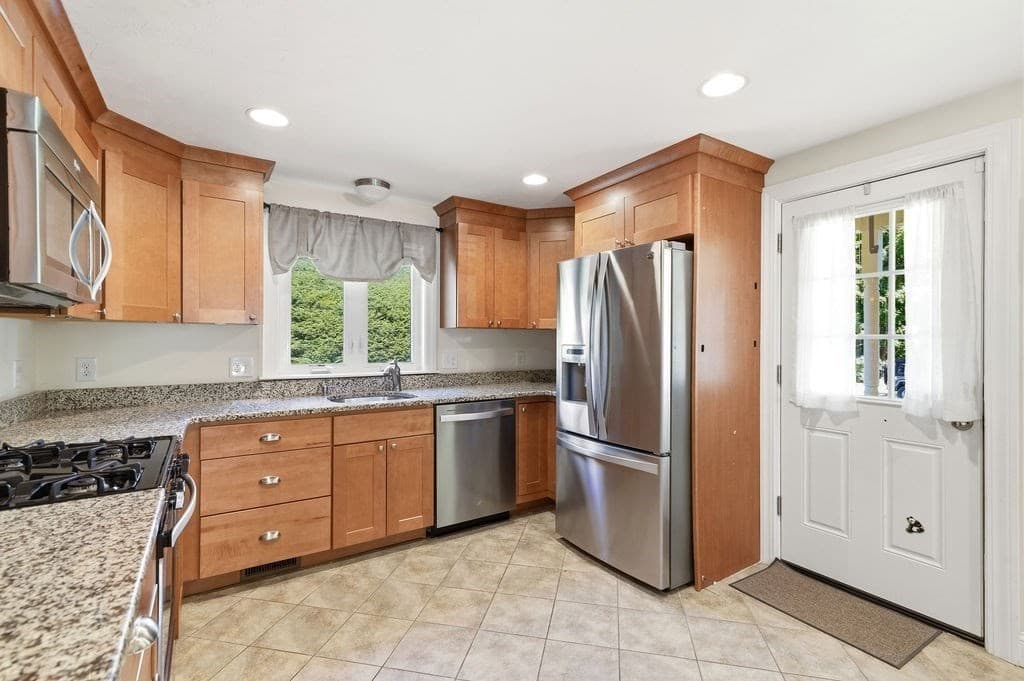 Single Family Residence at 92 Lake Ave, Walpole MA 02081, Walpole, photo 6 of 42