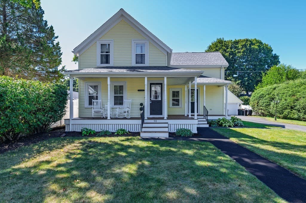92 Lake Ave, Walpole MA 02081