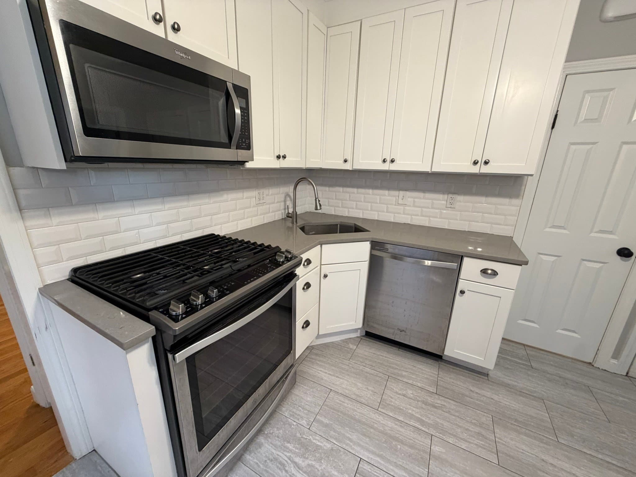 Condominium at 5 Marcella # 1, Cambridge MA 02141, Cambridge, photo 3 of 9