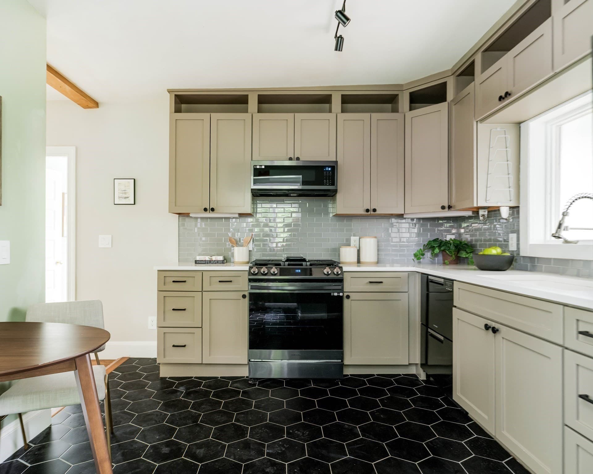 2 Family - 2 Units Up/Down at 88 Oxford Street, Somerville MA 02143, Somerville, photo 8 of 35