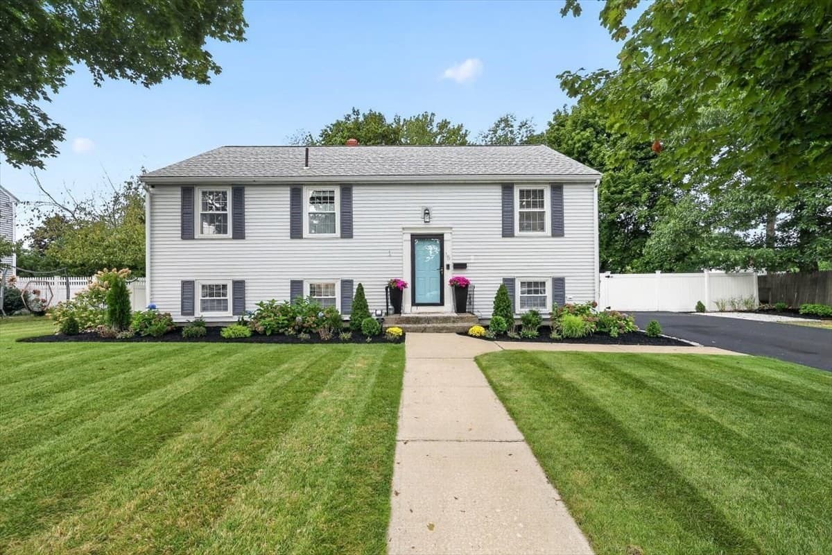 15 Donna Rd, Weymouth MA 02190