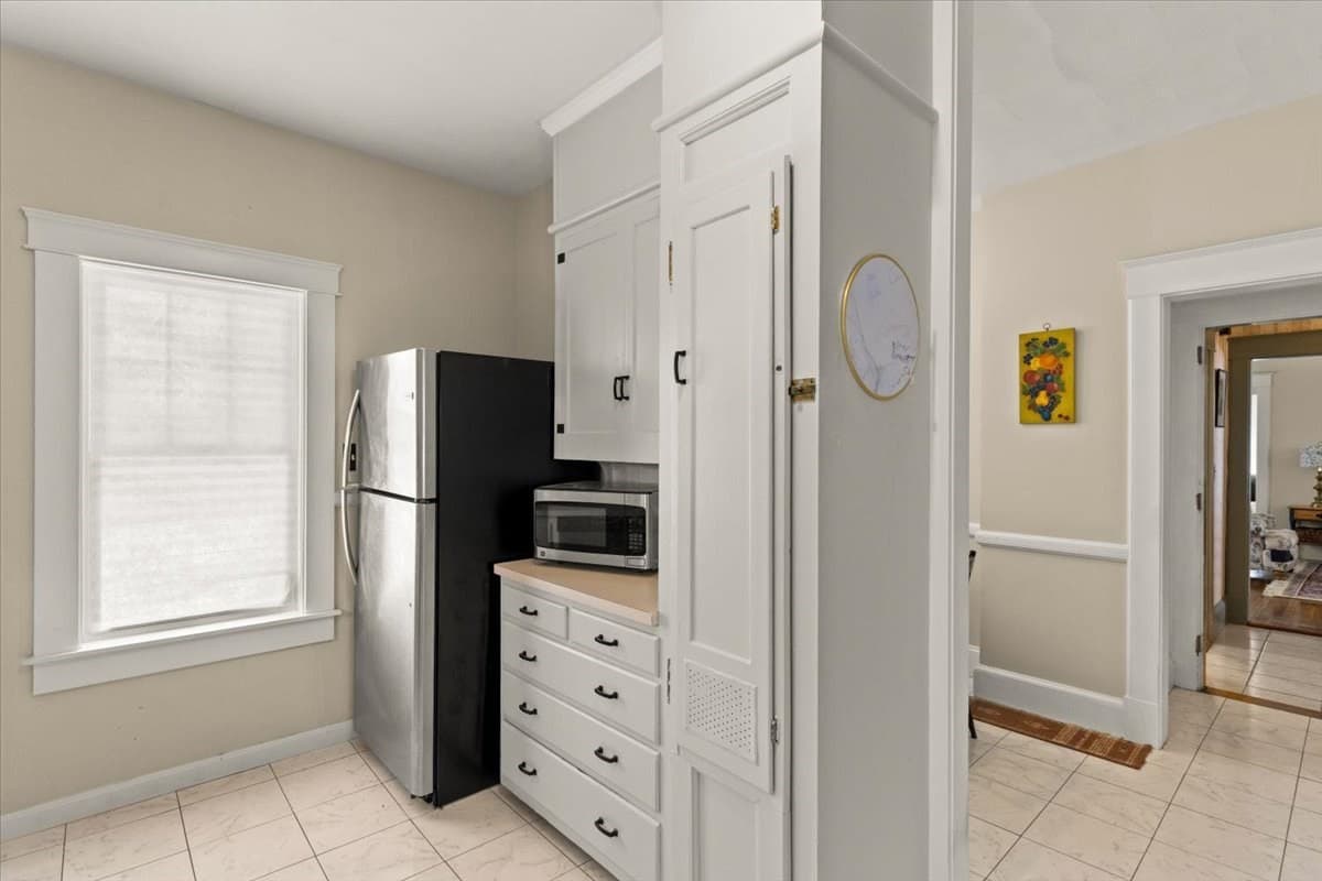 Single Family Residence at 53 Ashland St, Taunton MA 02780, photo 6 of 41
