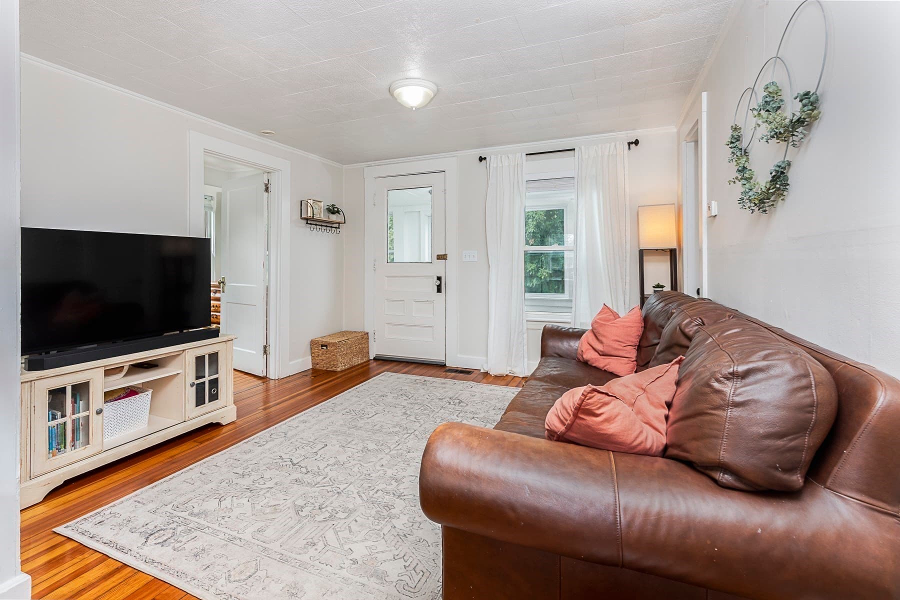 Single Family Residence at 75 Perkins Ave, Hamilton MA 01982, photo 6 of 32