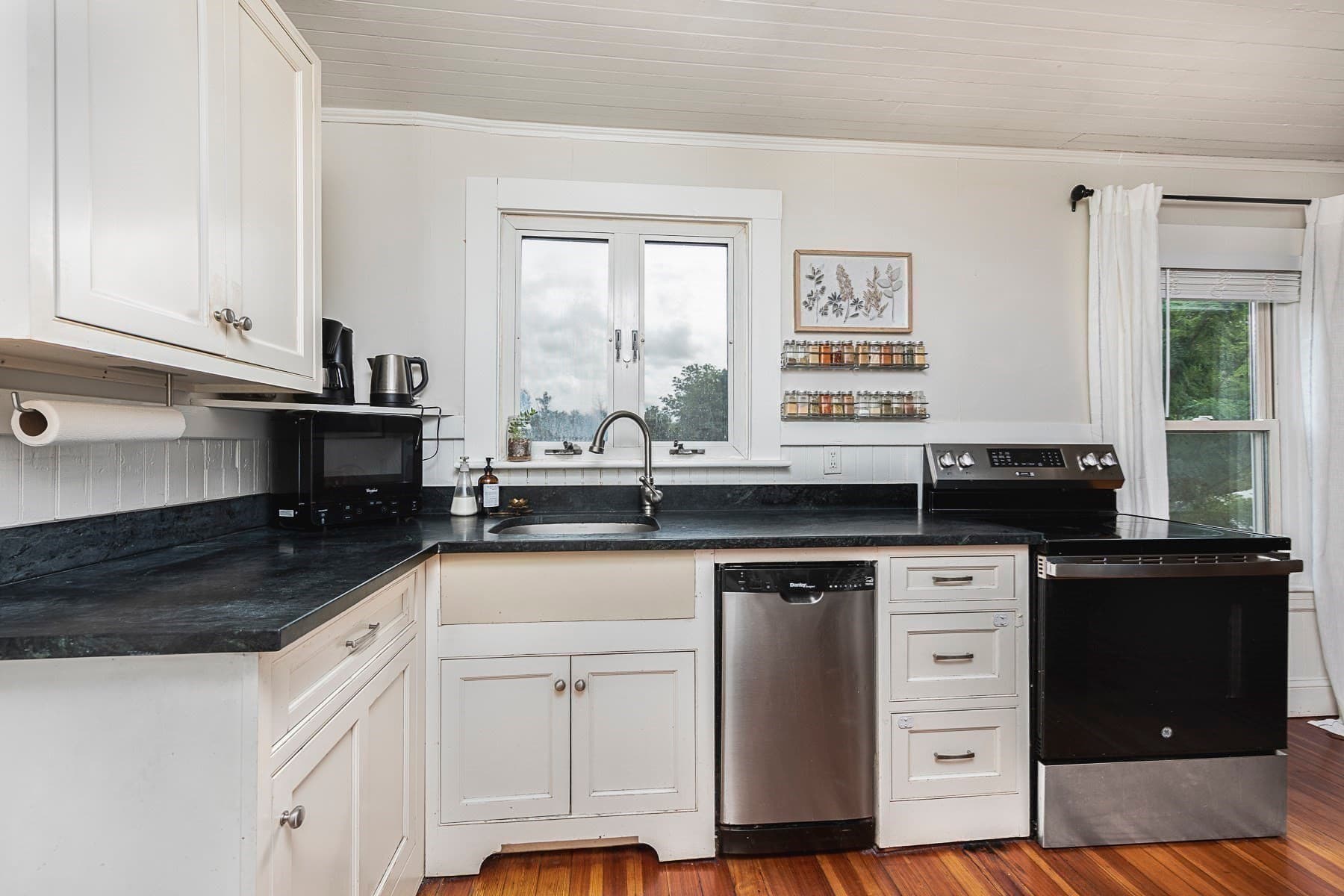 Single Family Residence at 75 Perkins Ave, Hamilton MA 01982, photo 13 of 32