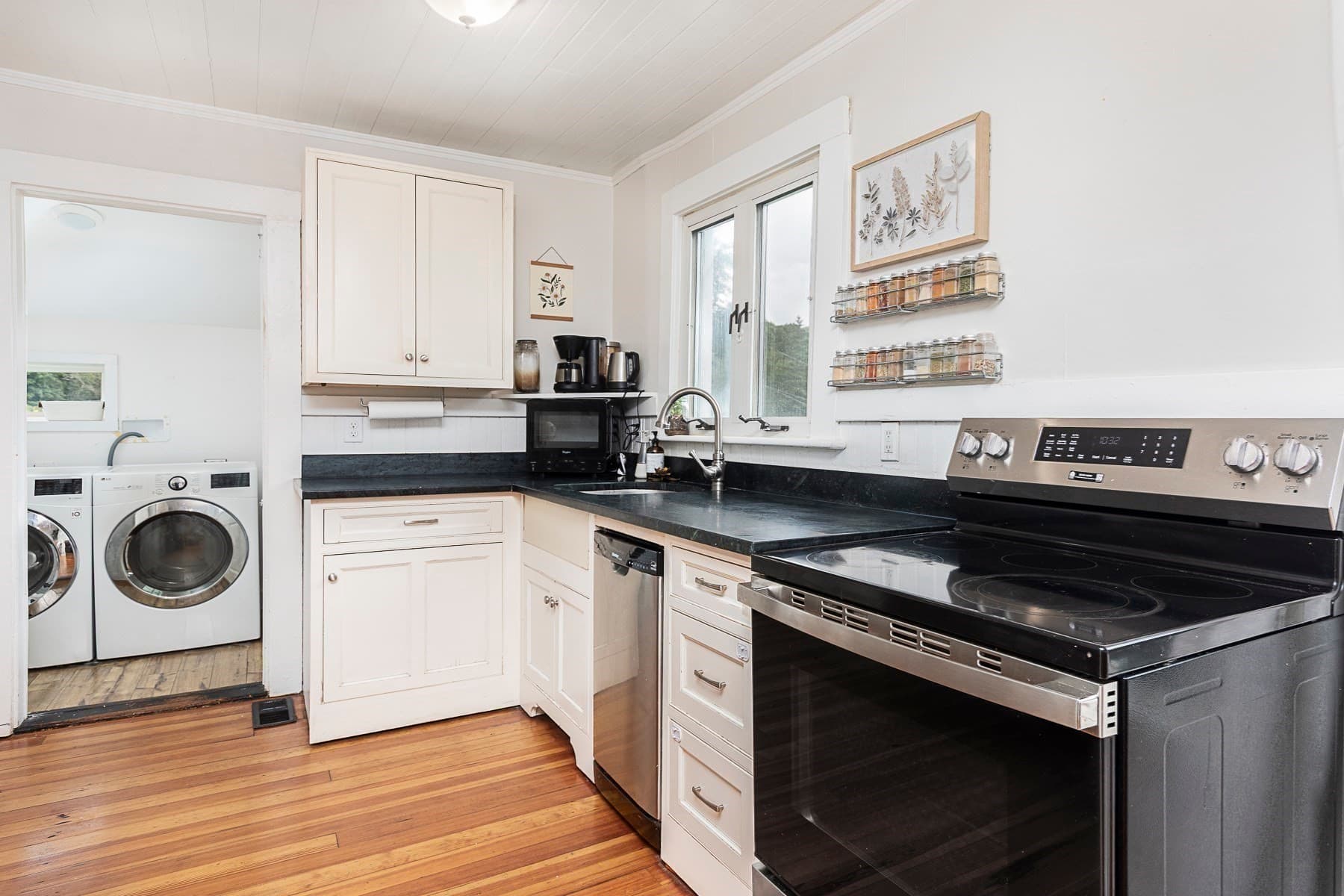 Single Family Residence at 75 Perkins Ave, Hamilton MA 01982, photo 12 of 32