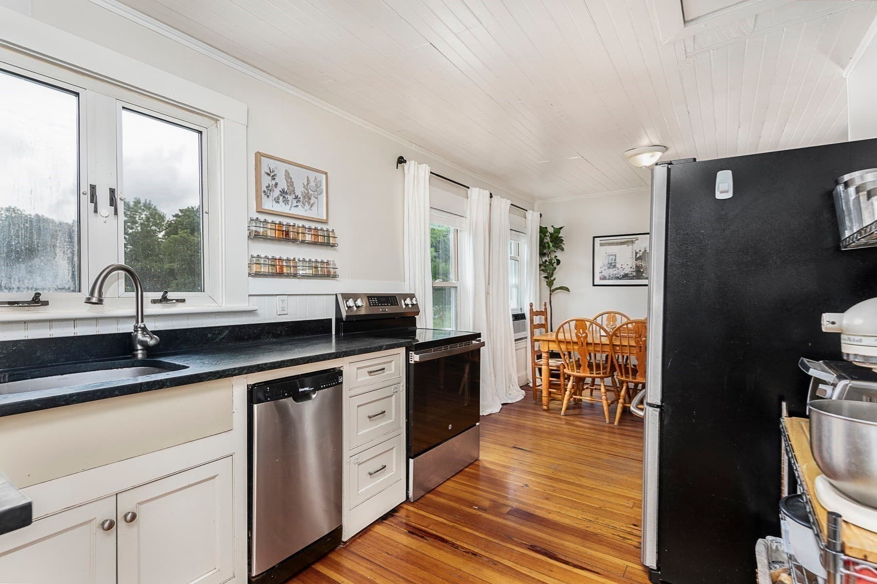 Single Family Residence at 75 Perkins Ave, Hamilton MA 01982, photo 10 of 32