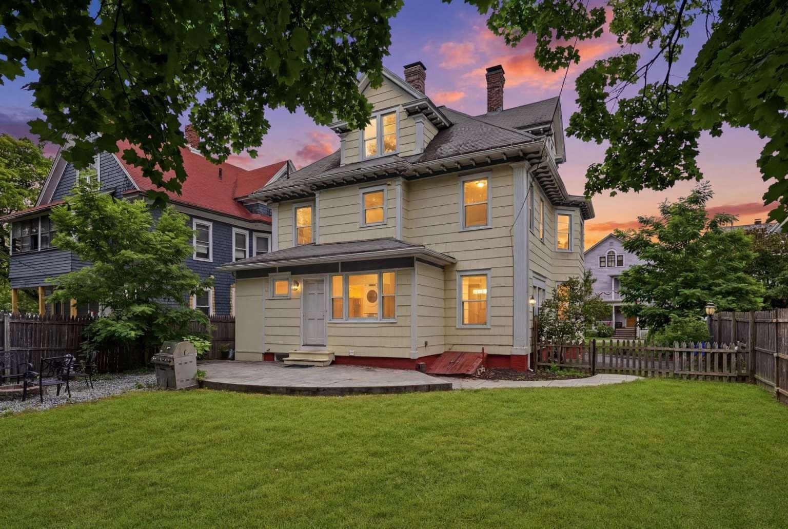 Single Family Residence at 30 Beechwood Ave, Springfield MA 01108, Springfield, photo 6 of 38
