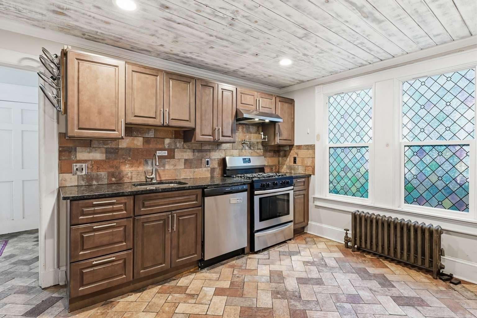 Single Family Residence at 30 Beechwood Ave, Springfield MA 01108, Springfield, photo 13 of 38