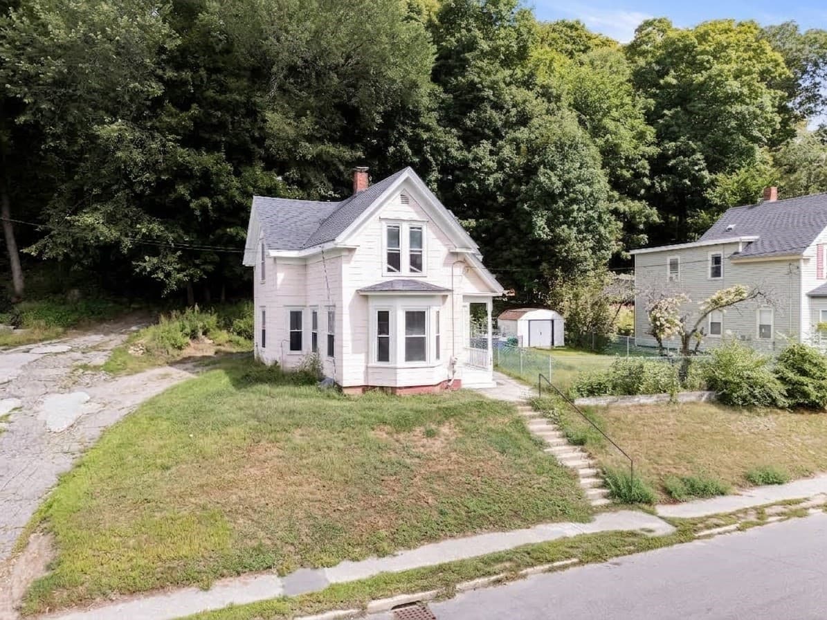 184 Groveland St, Haverhill MA 01830