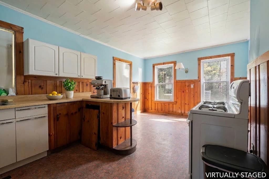 Single Family Residence at 184 Groveland St, Haverhill MA 01830, Haverhill, photo 5 of 26