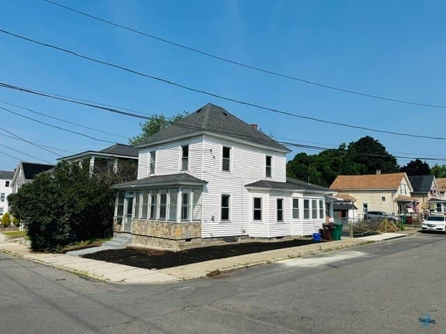 159 Ludlam St, Lowell MA 01850