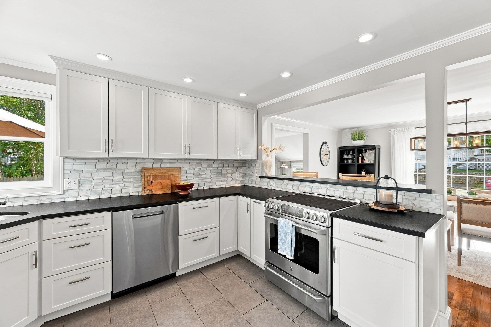Single Family Residence at 17 Greenwood Road, Peabody MA 01960, Peabody, photo 5 of 42