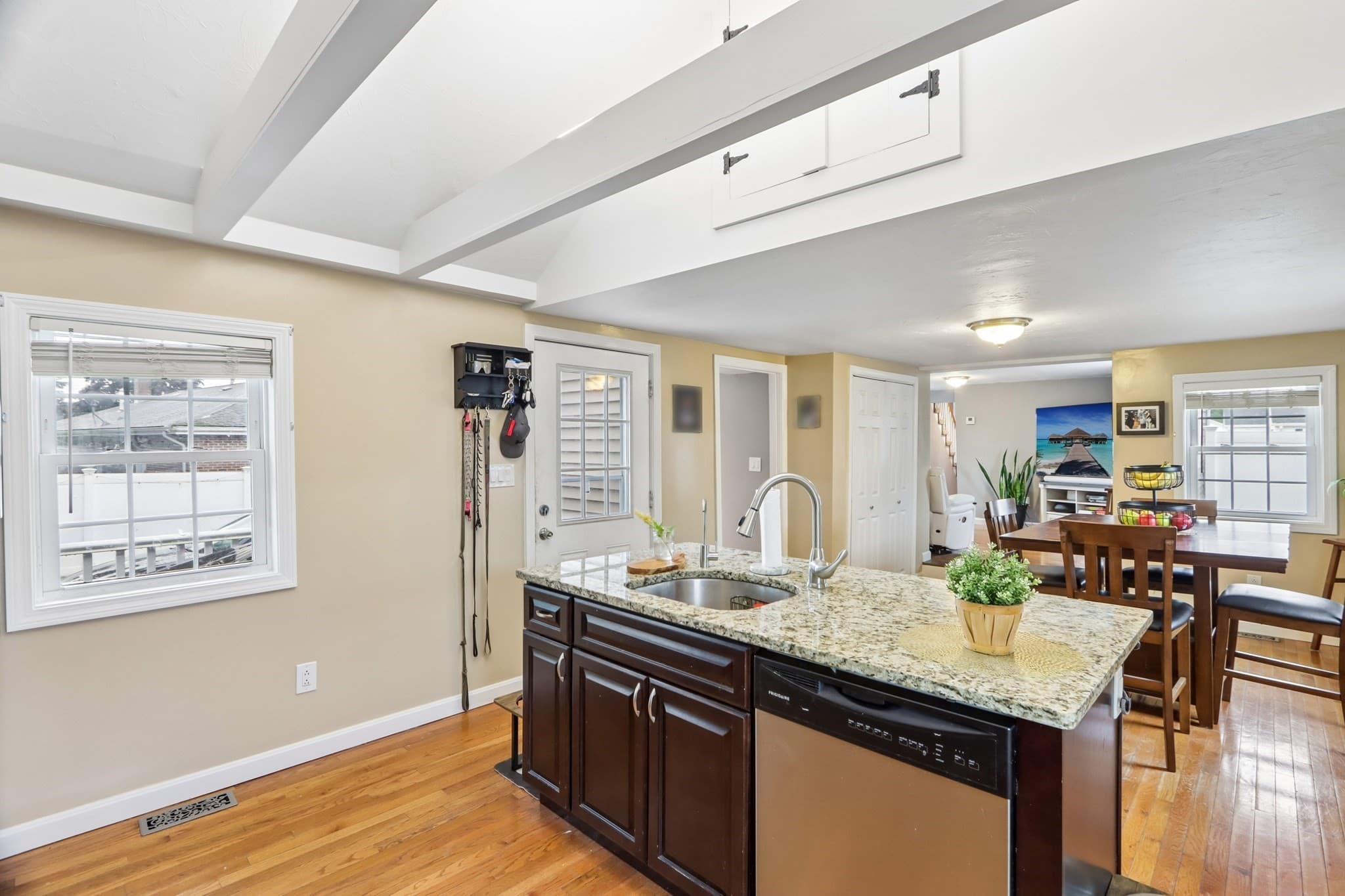 Single Family Residence at 281 Washington St, Taunton MA 02780, photo 6 of 31