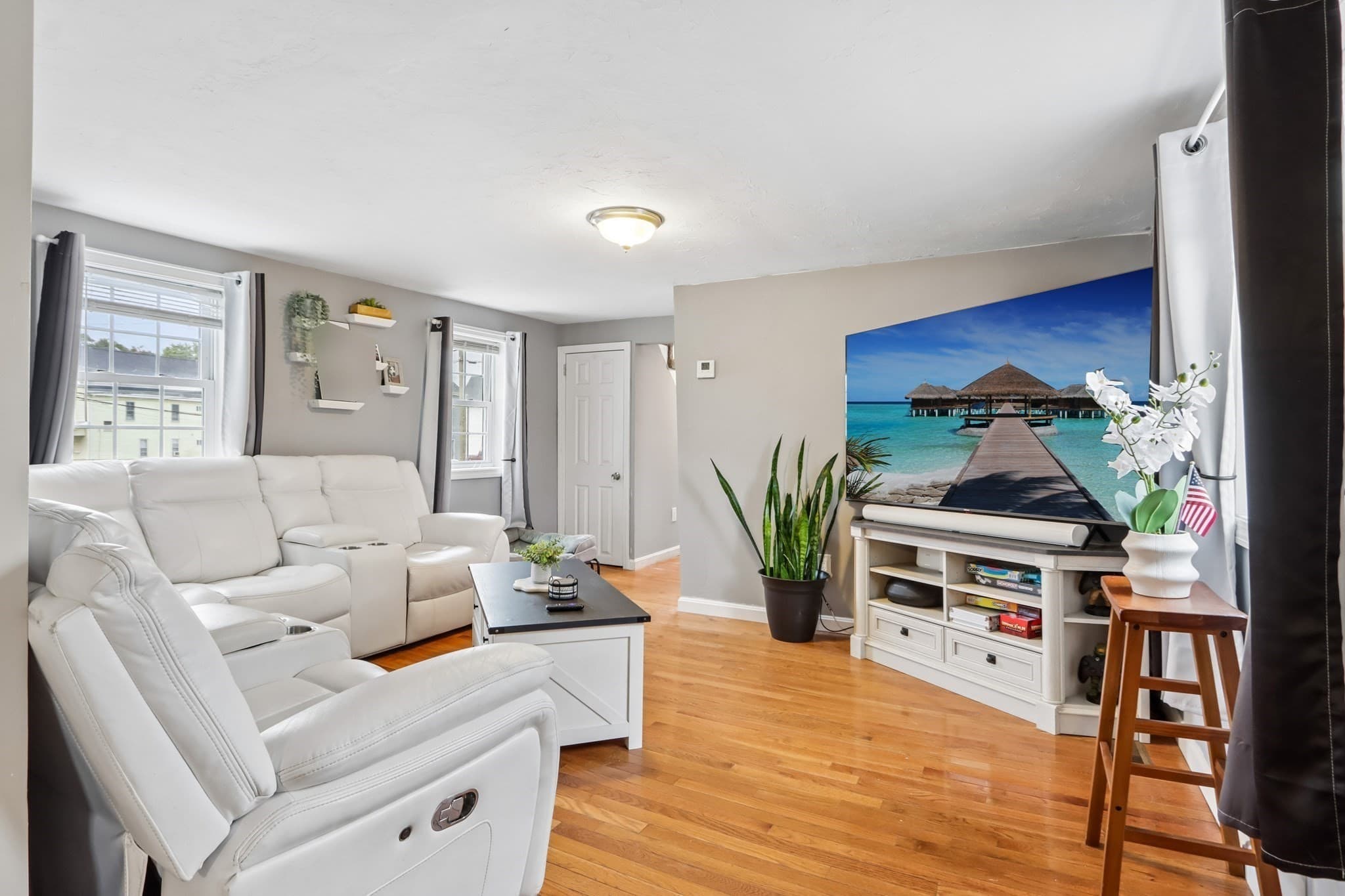 Single Family Residence at 281 Washington St, Taunton MA 02780, photo 3 of 31