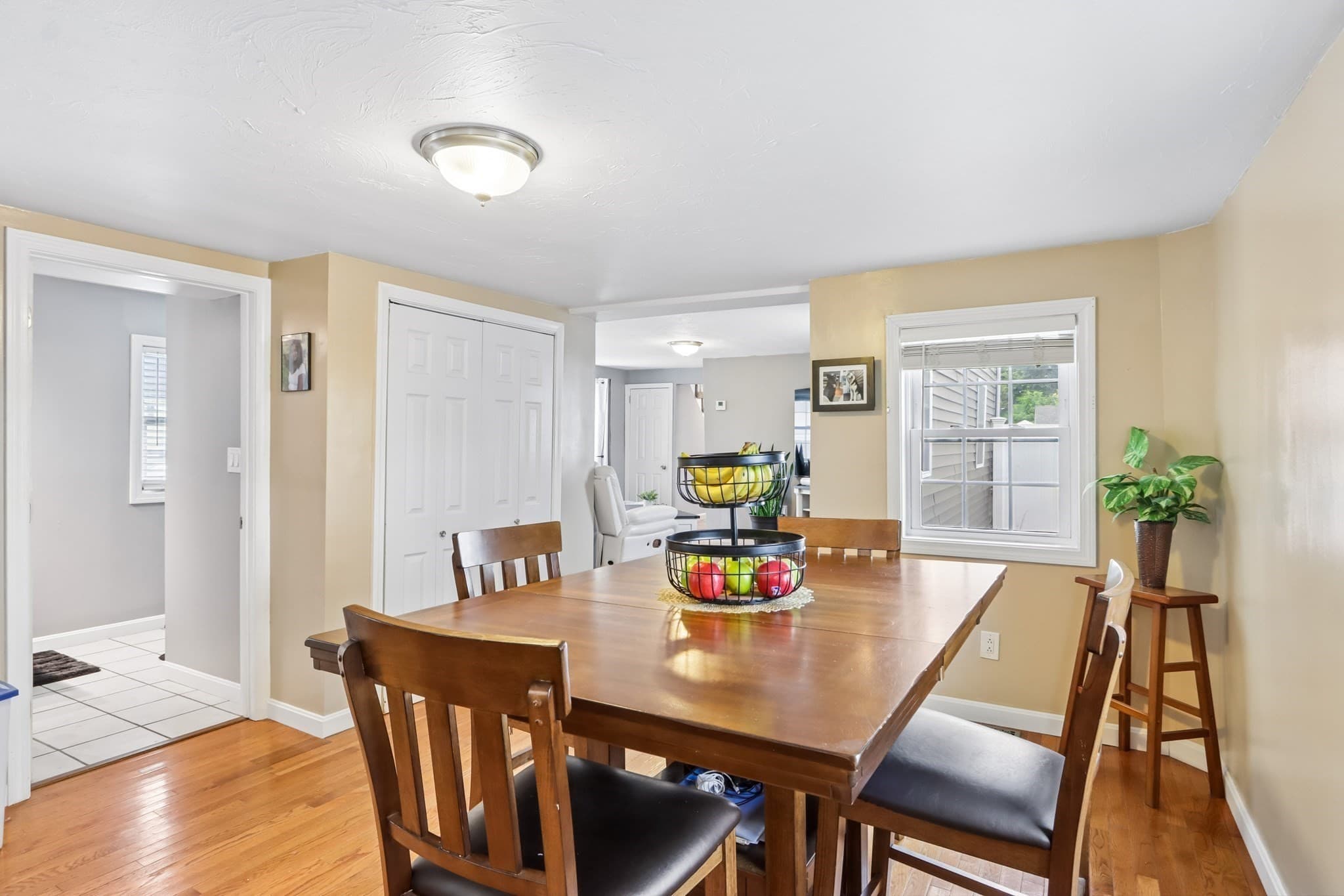 Single Family Residence at 281 Washington St, Taunton MA 02780, photo 5 of 31