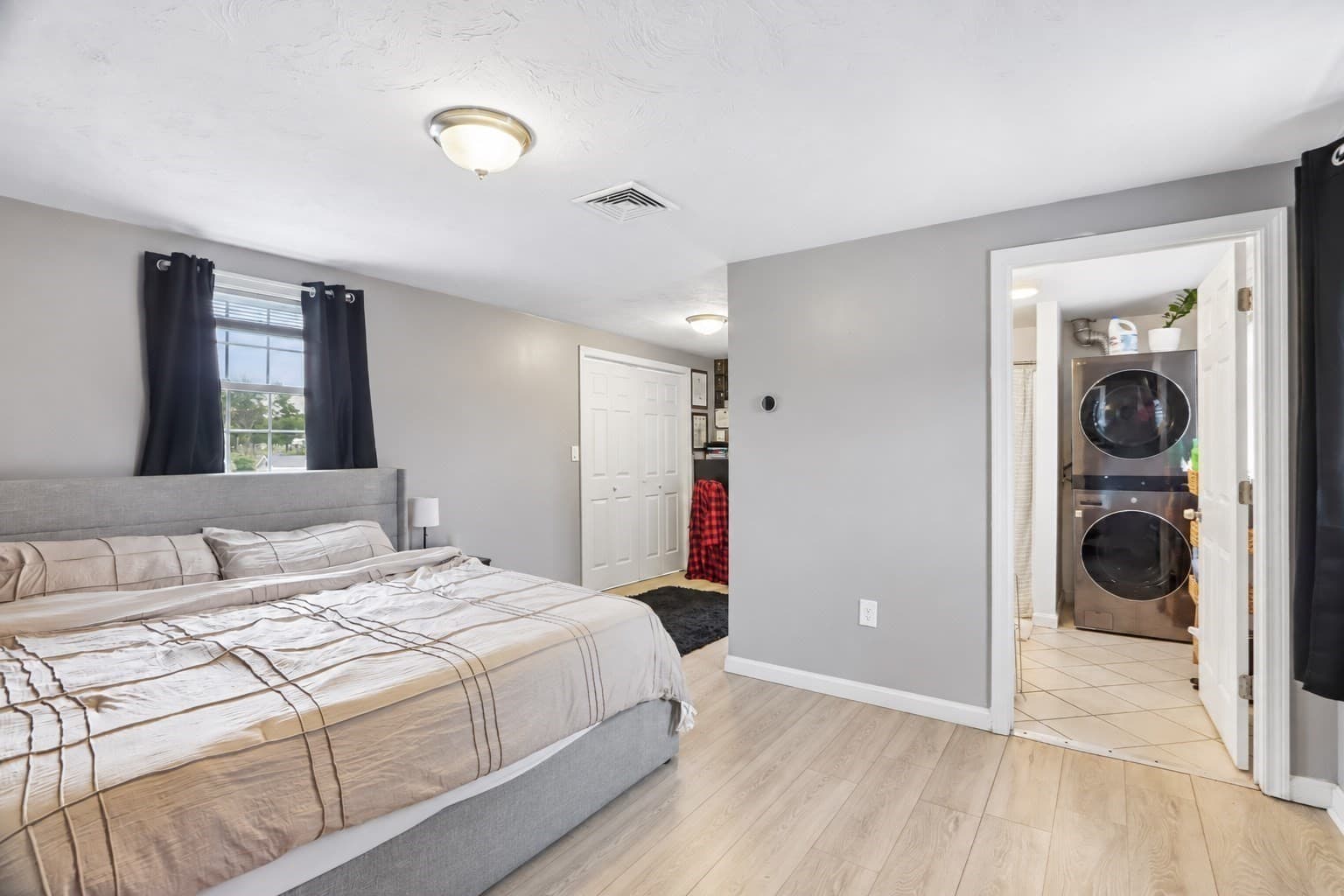 Single Family Residence at 281 Washington St, Taunton MA 02780, photo 14 of 31