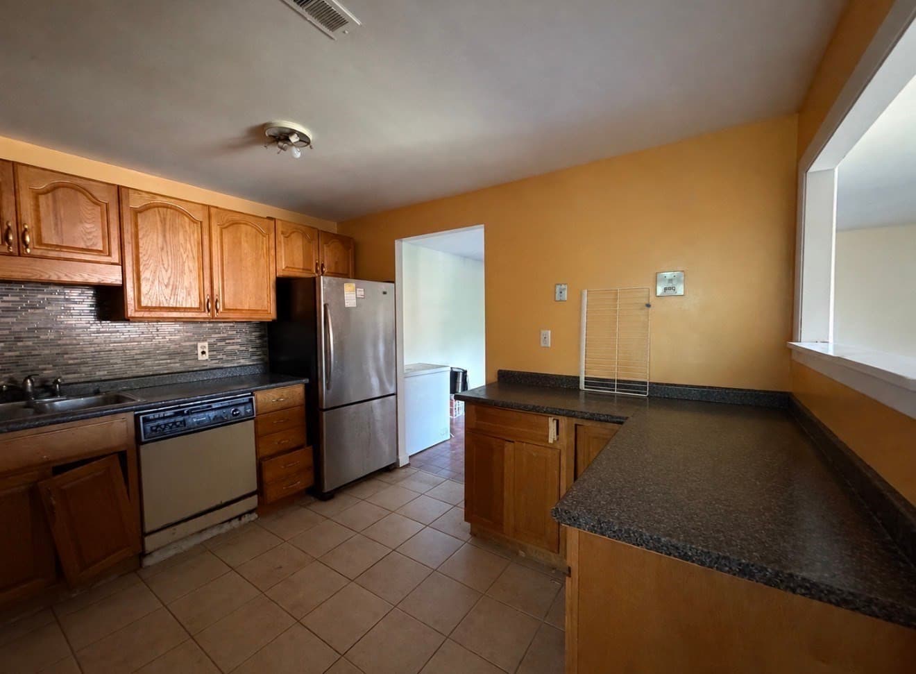 Condominium at 221 Oak Street # 21, Brockton MA 02301, Brockton, photo 6 of 7