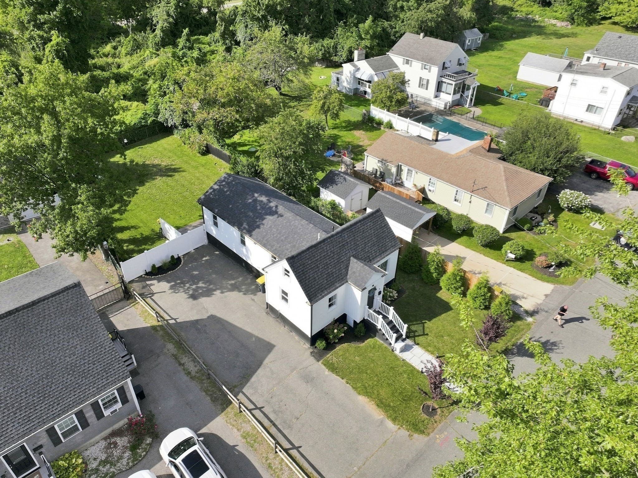 Single Family Residence at 47 Perkins St, Somerset MA 02725, Somerset, photo 3 of 42