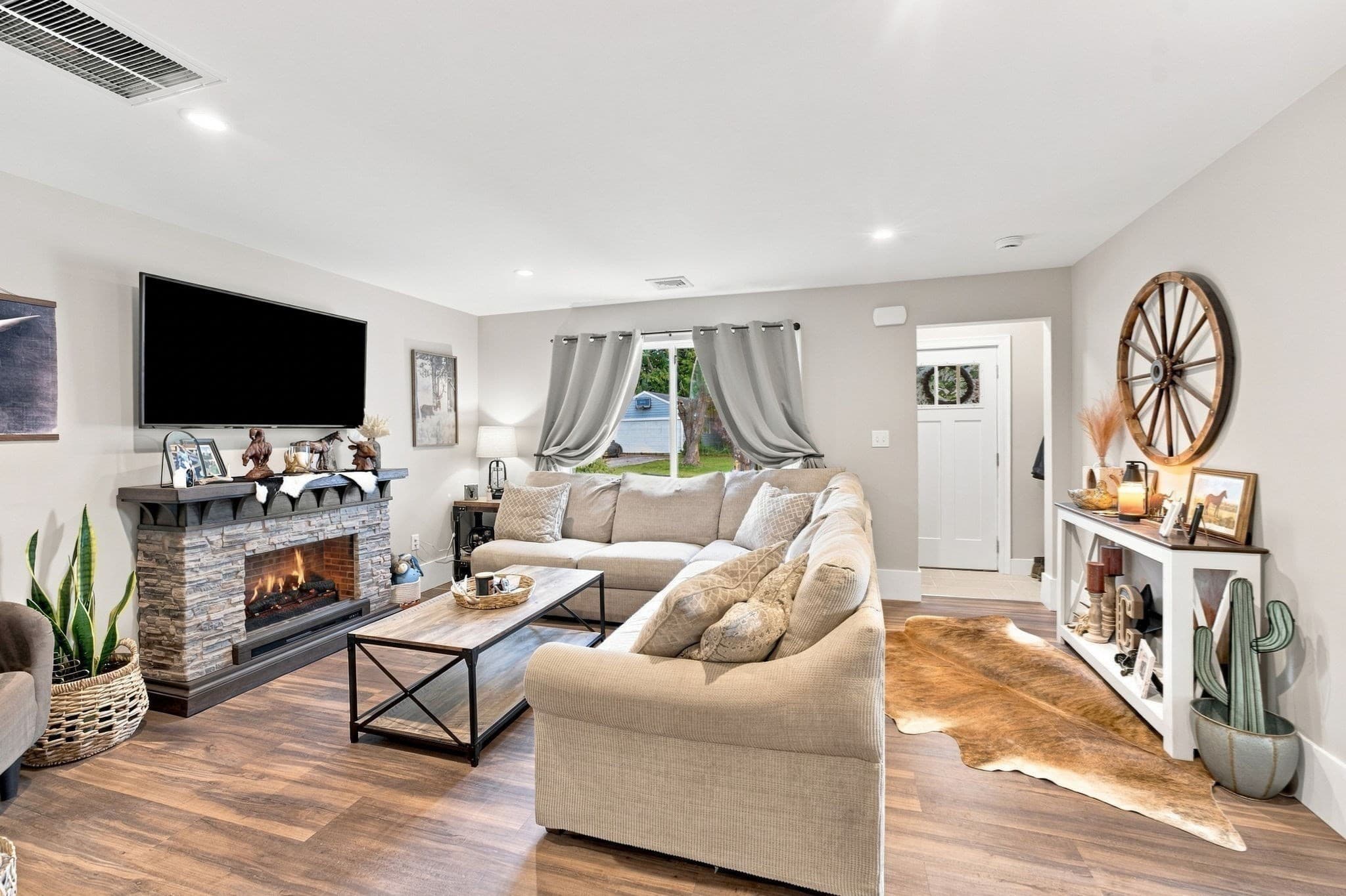 Single Family Residence at 47 Perkins St, Somerset MA 02725, Somerset, photo 8 of 42